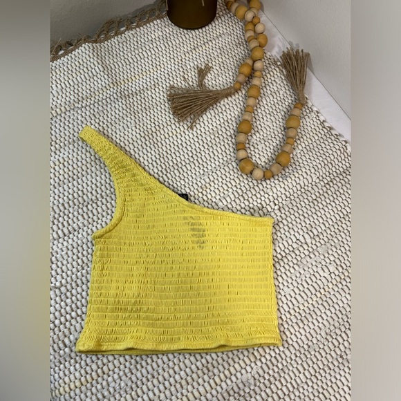 Rue 21 yellow one shoulder crop top - Picture 3 of 4